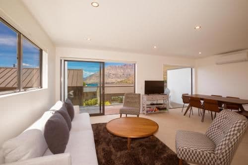 Apartment with Mountain View