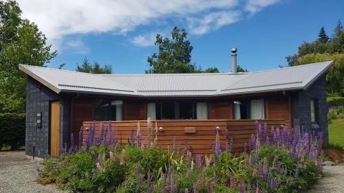 Designer Cabin - with outdoor bath! (Designer Cabin)0