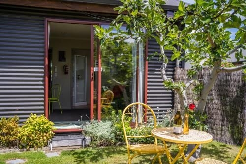 Cosy Contemporary Hideaway0