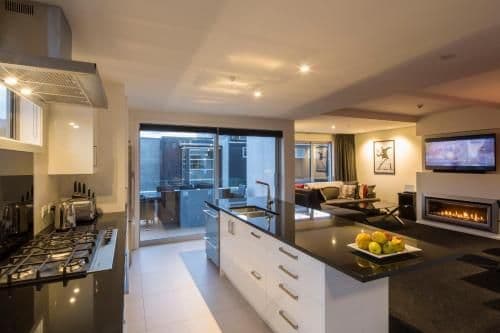 Apartment with Mountain View