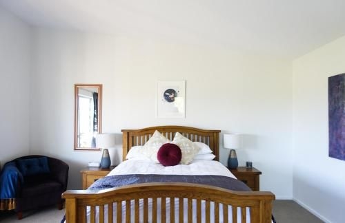 Tasman Hill Lodge0