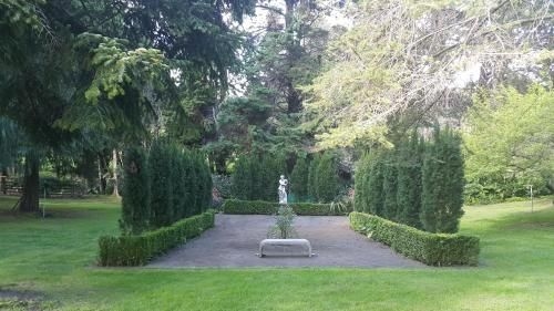 La Belle Vie Bed & Breakfast0