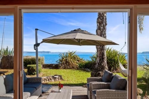 North Cole Cottage - Hatepe Lake Front and Pet Friendly Holiday Home0