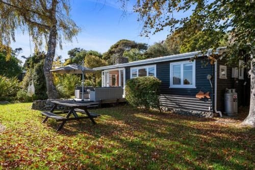 North Cole Cottage - Hatepe Lake Front and Pet Friendly Holiday Home4