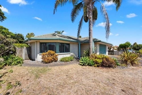 Palm Tree Haven - Papamoa Holiday Home0