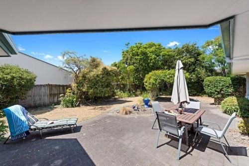 Palm Tree Haven - Papamoa Holiday Home1
