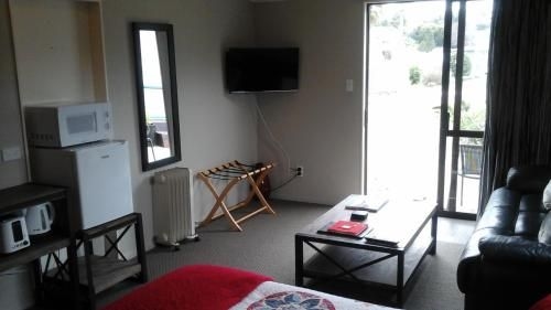 Chris and Dave's B & B4