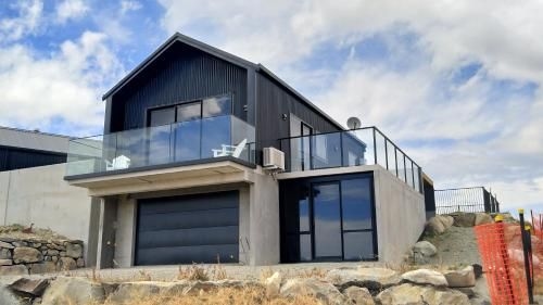 Galaxy Lakeview House0