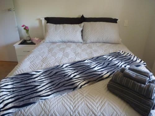 Queen Room with Private External Bathroom