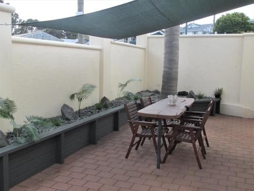 Tarawhata Thermal Apartment1
