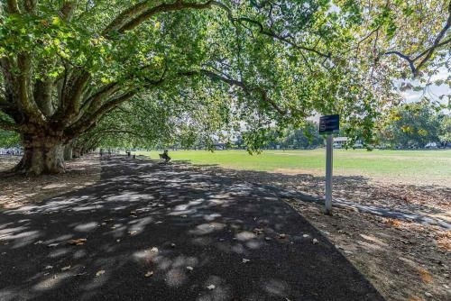 Downtown Duplex W/ Free Parking near Victoria Park3
