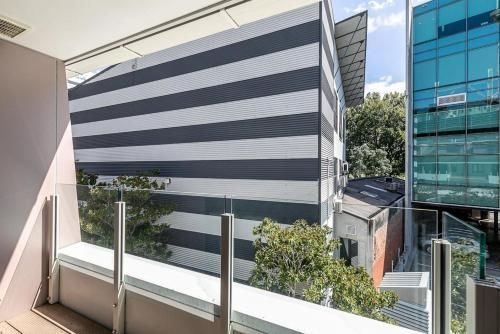 Downtown Duplex W/ Free Parking near Victoria Park1