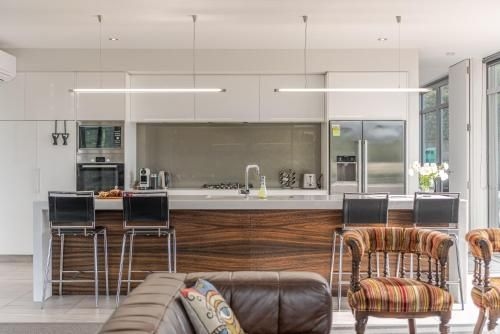 La Maison De Verre - Akaroa Holiday Home0