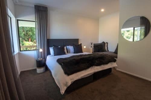 Five-Bedroom Lodge- The Hamptons