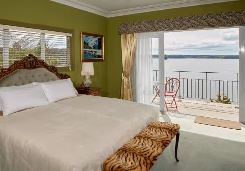 Deluxe King Suite