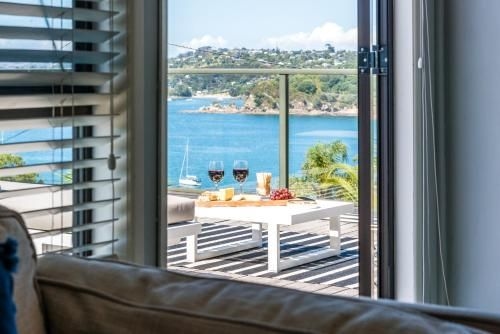 Oneroa Views With Spa Pool - Waiheke Holiday Home4