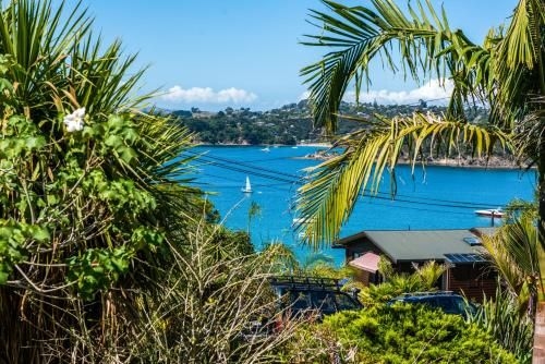 Oneroa Views With Spa Pool - Waiheke Holiday Home3