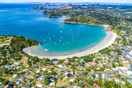 Oneroa Views With Spa Pool - Waiheke Holiday Home1