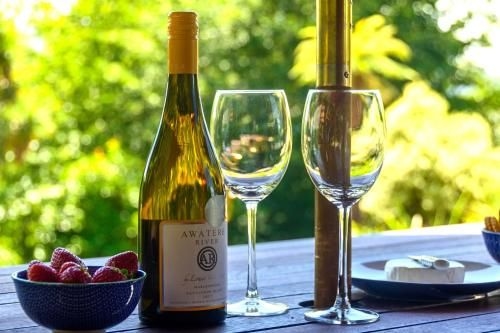FlaxWater Bach - Lake Tarawera Holiday Home1