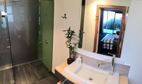 Tasman Sea Retreat2