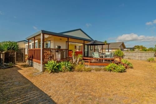 Kowhai Holidays - Matarangi Holiday Home4