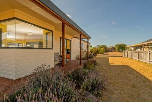Kowhai Holidays - Matarangi Holiday Home3