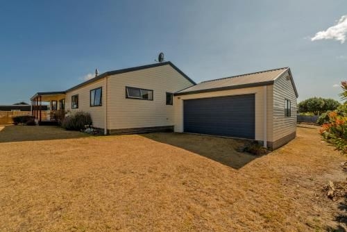 Kowhai Holidays - Matarangi Holiday Home2