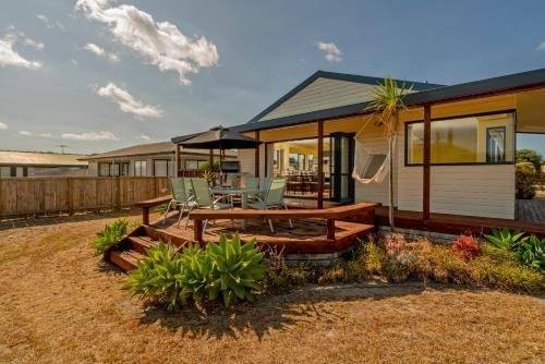 Kowhai Holidays - Matarangi Holiday Home1
