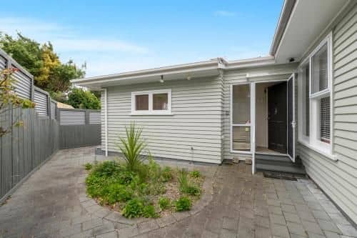 The B-flat at Kapiti Views - Paraparaumu Holiday Home The B-flat at Kapiti Views - Paraparaumu Holiday Home
