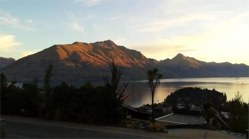 Lake Wakatipu Views2