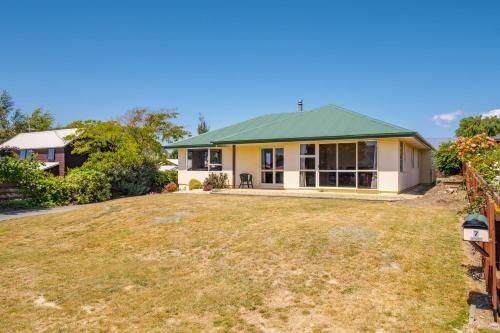 Lakehouse Retreat - Wanaka Holiday Home1