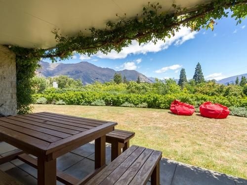 Eely Point Escape - Wanaka Holiday Home1