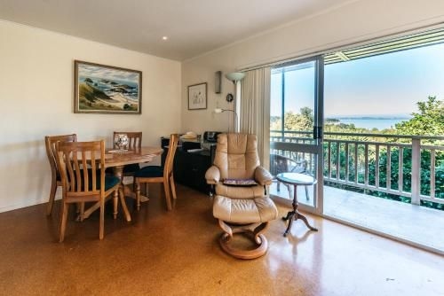 Hedgehog Heights - Waiheke Island Holiday Home1