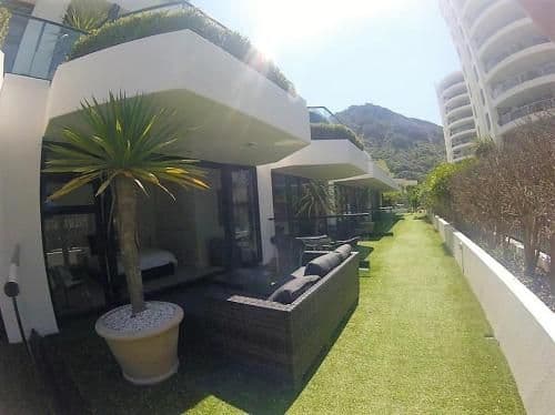 Apartment with Mountain View