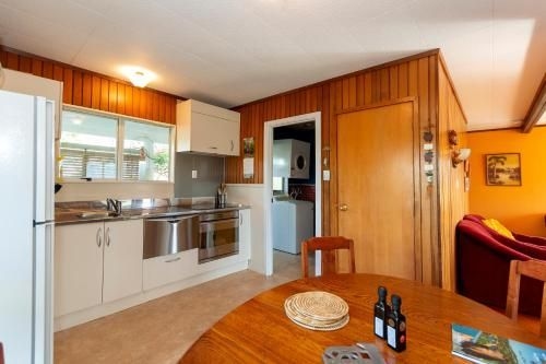 Raines Retreat with Spa - Taipa Beach Bach4