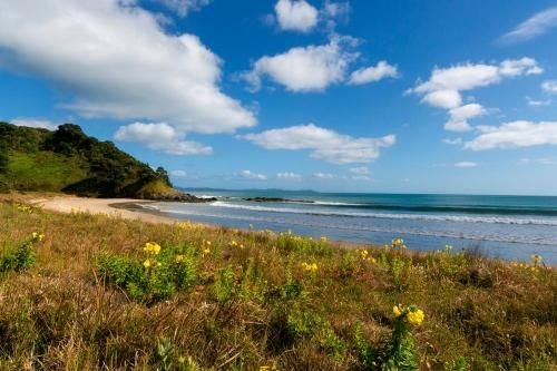 Raines Retreat with Spa - Taipa Beach Bach2