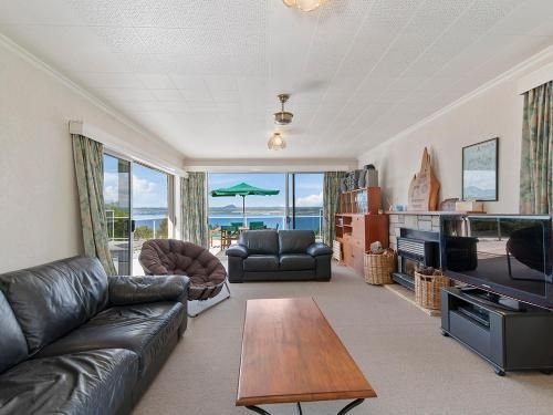 Lofty Lakeviews - Acacia Bay Holiday Home2