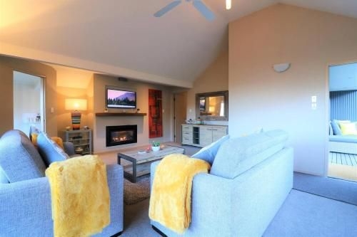 Distinctive Stylish and Spacious Family Home3