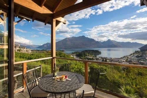 Queenstown Heights by MajorDomo0