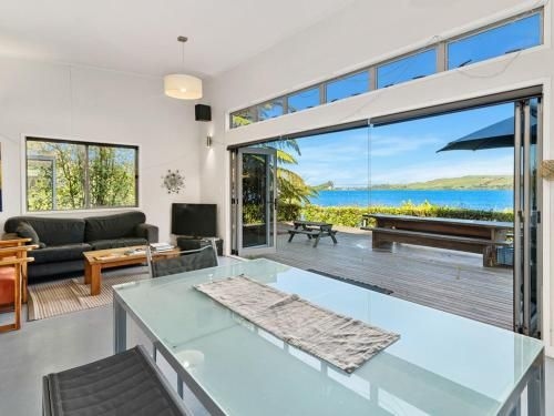 Laze by the Lake - Lakefront Rotoiti Holiday Home0