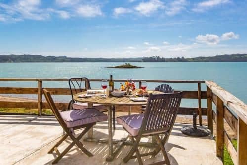 Stunning Oceanfront Beach House - Raglan Holiday Home Stunning Oceanfront Beach House - Raglan Holiday Home