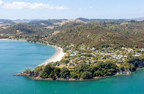 Sun Seeker Bach - Ferry Landing Holiday Home2