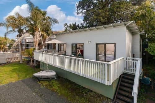 The Swashbuckler's Cabin - Tawharanui Holiday Home The Swashbuckler's Cabin - Tawharanui Holiday Home