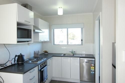 Rose Apartments Central Rotorua- Accommodation & Private Spa (Rose Apartments Unit 2 Central Rotorua- Accommodation & Spa)0