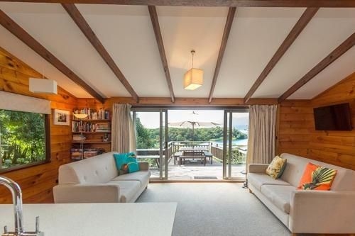 Trouts About - Lake Tarawera Holiday Home4