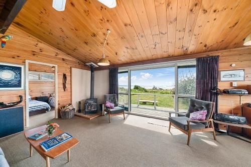 The Beachsider - Te Horo Beach Holiday Home0
