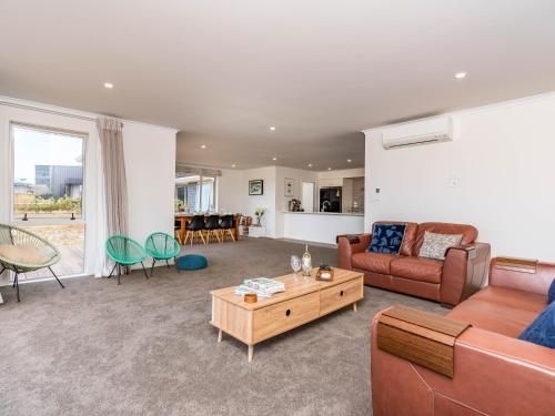 Bach near the Beach - Mangawhai Heads Holiday Home0