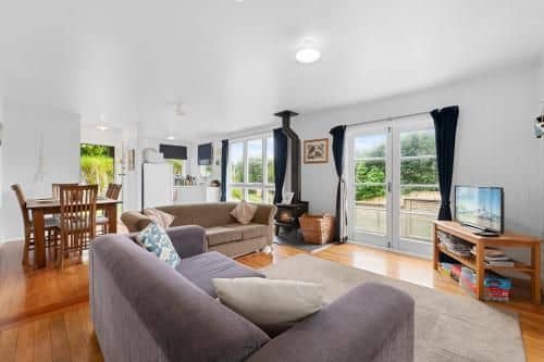 Blue Breeze - Waikanae Beach Holiday Home Blue Breeze - Waikanae Beach Holiday Home
