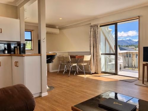 Family Apartment with Mountain Views0