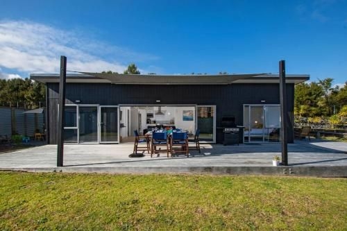 The Sunshine Bungalow - Mangawhai Heads Holiday Home2